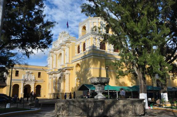 A bela igreja La Merced, em Antigua, na Guatemala